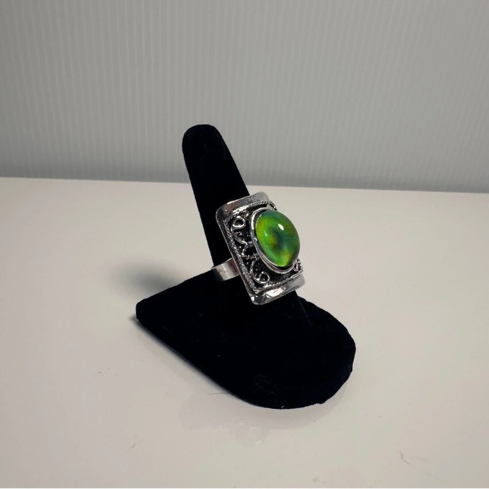 Vintage style mood ring